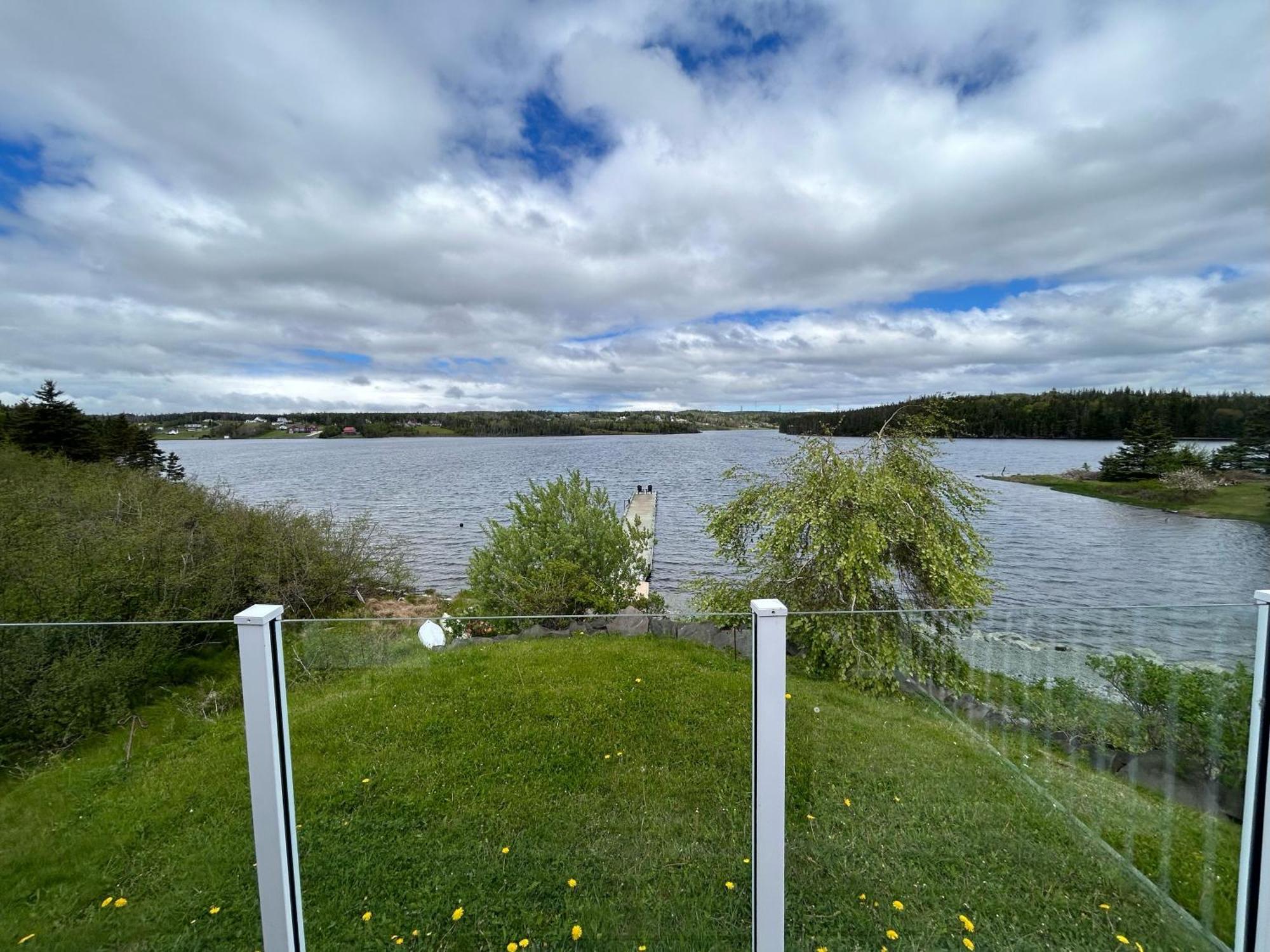 Bras D'Or Lakes Inn Сейнт-Питерс Экстерьер фото