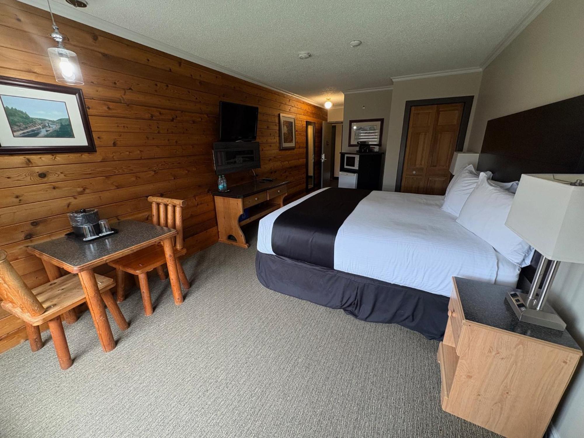 Bras D'Or Lakes Inn Сейнт-Питерс Экстерьер фото