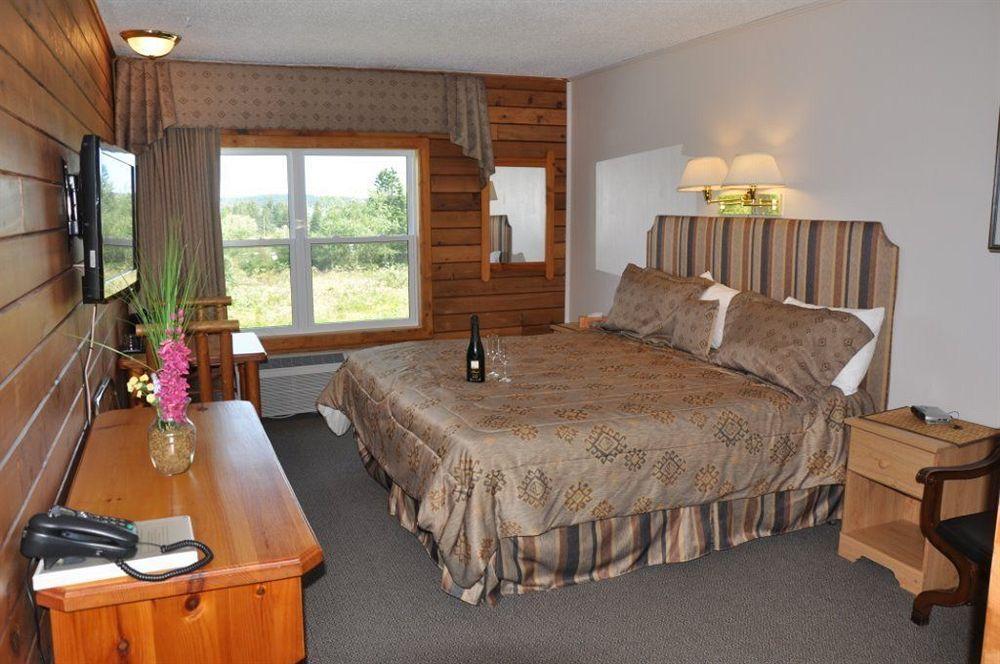 Bras D'Or Lakes Inn Сейнт-Питерс Экстерьер фото